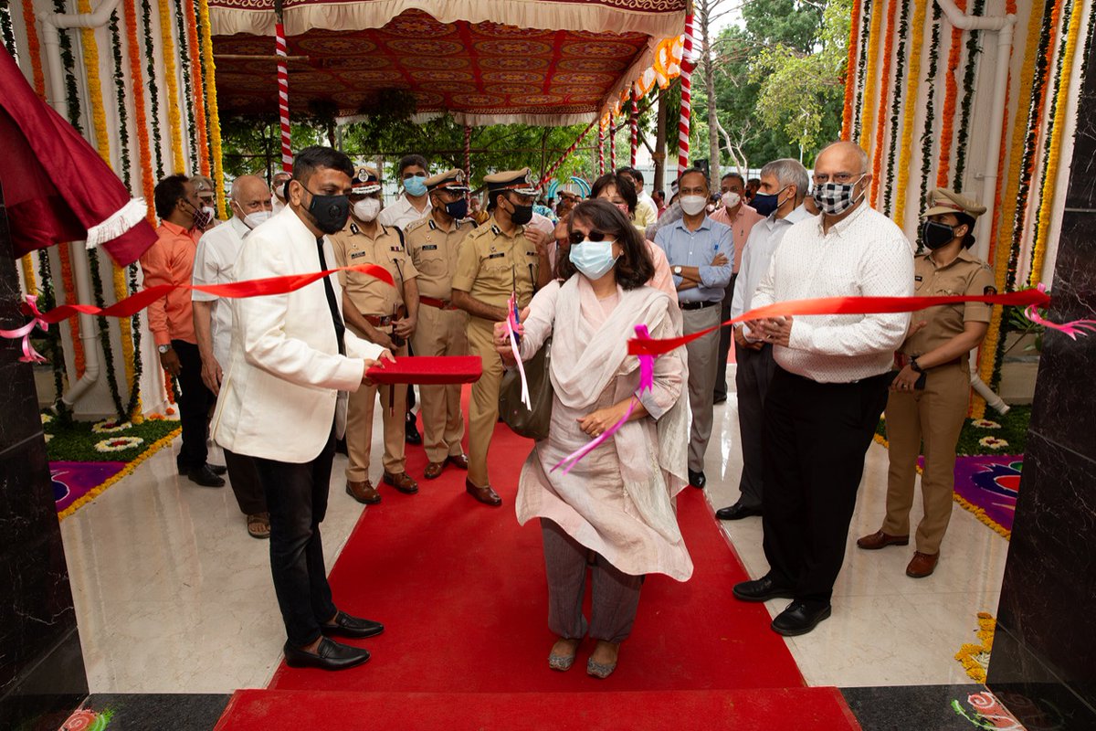 PuneCityPolice's tweet image. It is encouraging to see the results of a solid collaboration between the citizens and the force. 

Ribbon cutting at the ceremonious  inauguration of a generous donation from #PersistentFoundation at the Police Headquarters. 

More coming soon..

#tuesdaymotivations