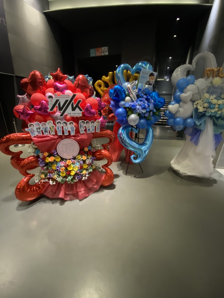flowerstandjp's tweet photo. ⭐️#Zepp #DiverCity(TOKYO)
⭐️#NIKLIVE 2021 – Ready to go -
⭐️赤を基調の2段スタンドです。
#フラスタ #フラワースタンド #バルスタ #バルーンスタンド
#スタンド花 #楽屋花 #生誕祭スタンド
お気軽にお問合せください(๑✧∀✧๑)
https://t.co/fJld6kBoc2 https://t.co/KfCJi5koK2