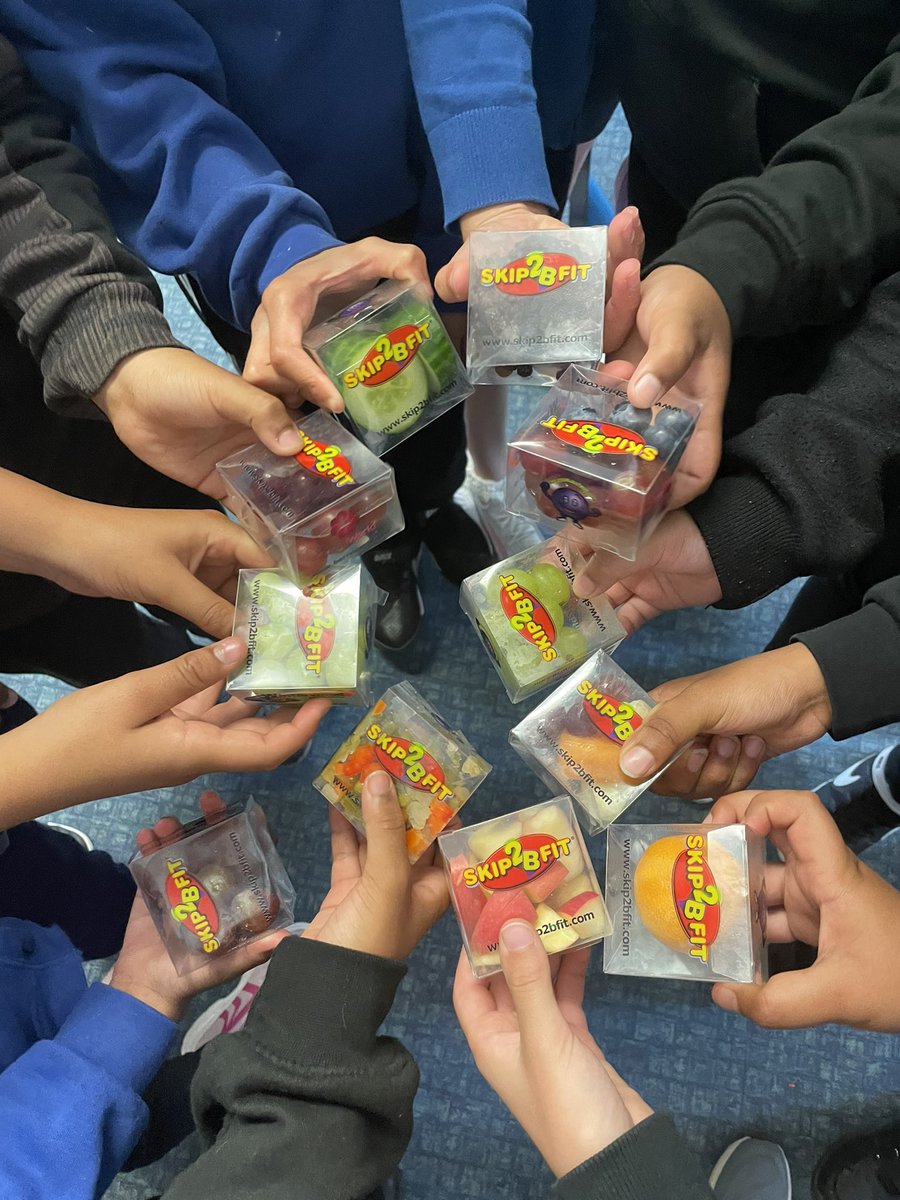 WauludPrimaryPE's tweet photo. Children from Rowling Class Year 3 have reused @skip2bfit containers to bring in their own fruit for break time. #livewellweek #fruittuesday @activeedluton https://t.co/IjrfodYlHU