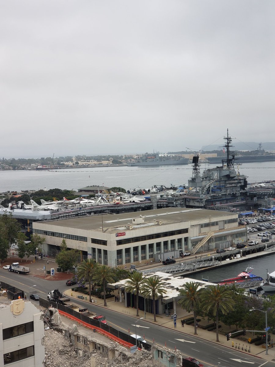 jaywalkah's tweet photo. Let freedom ring 🚢🇺🇲 #USSMidway #SanDiego https://t.co/957tFEBRFQ
