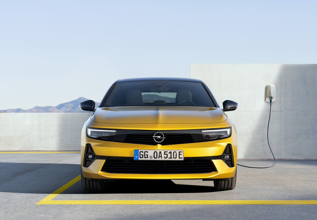 RumBat's tweet photo. İşte #Vizor ve #PurePanel ile 2022 model yeni @Opel #Astra !

Almanya Rüsselsheim’da üretilecek!
4,37m uzunluk, 1,86m genişlik ile EMP2 V3 platformunda, 
6-ileri manuel ve 8-ileri otomatik, İlk kez PHEV 225HP ve termik 110/130HP motorlar, 
168 LED Intelli-Lux LED Piksel farlar… https://t.co/CNyb4hKvKG
