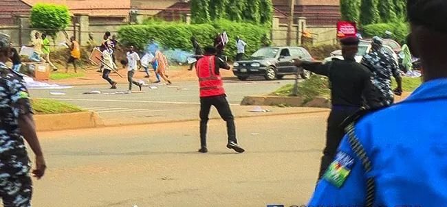 ChibuzoFelix_1's tweet photo. Both are #June12thProtest , both are pics taken in Abuja . 
  Can you guess and imagine the difference?

 #KeepItOn https://t.co/yL5va8qIdH