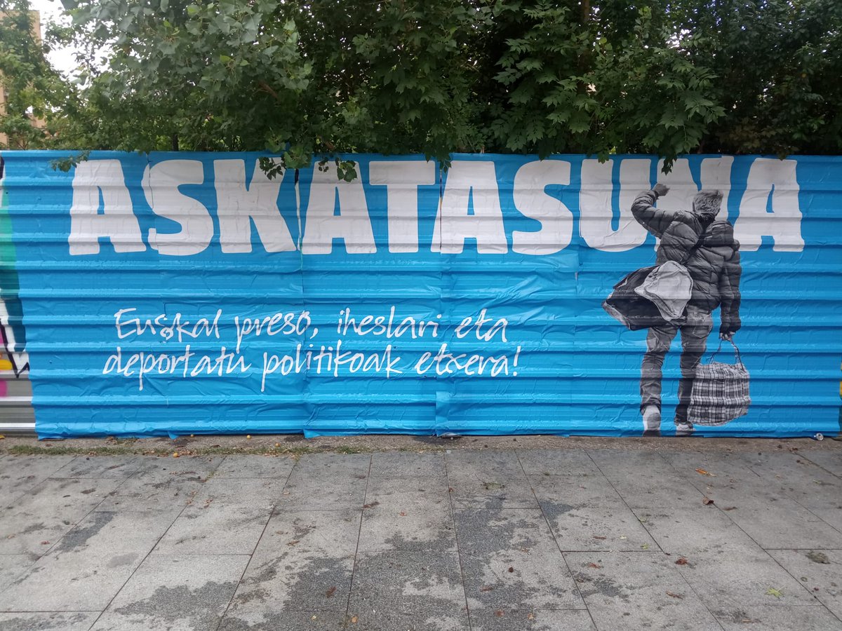RtxSortu's tweet image. Hau da Arrotxapeako SORTUren kontu berria. Auzoko Herri Mugimenduarekin elkarlanean, auzoa astintzera gatoz! Independentzia, sozialismoa eta feminismoa helburu, etxetik falta direnak bidean ahaztu gabe. Txutxo, Iñaki eta Jon Etxera! #AgitProp #LehenikHerria #PresoakEtxera