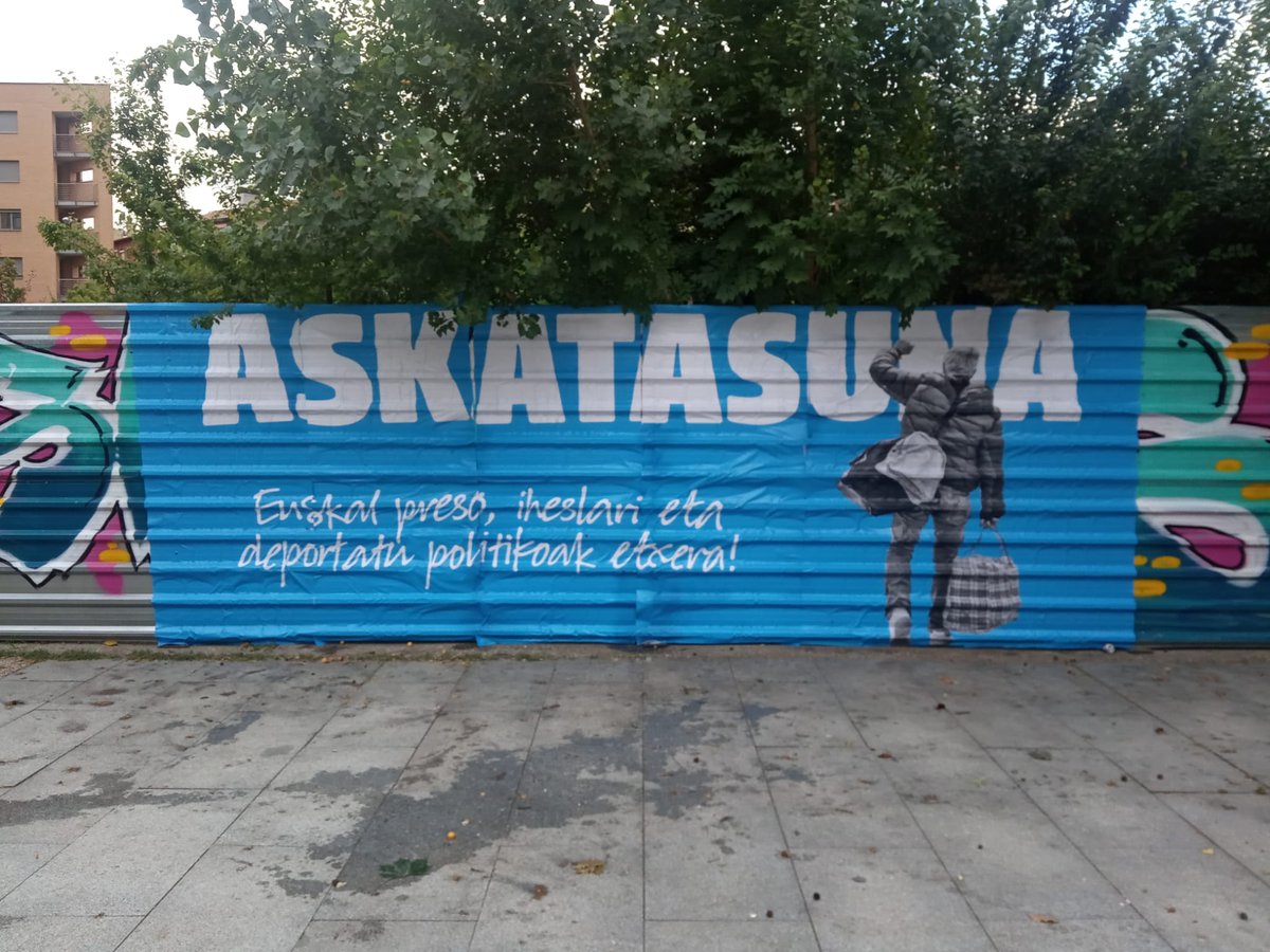 RtxSortu's tweet image. Hau da Arrotxapeako SORTUren kontu berria. Auzoko Herri Mugimenduarekin elkarlanean, auzoa astintzera gatoz! Independentzia, sozialismoa eta feminismoa helburu, etxetik falta direnak bidean ahaztu gabe. Txutxo, Iñaki eta Jon Etxera! #AgitProp #LehenikHerria #PresoakEtxera
