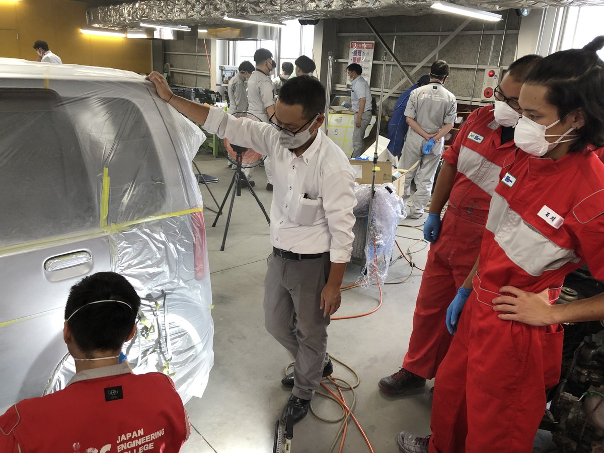 jec_mechanic's tweet photo. 車体工学科【北関東クリーンクイック鈑金】

感染症対策を行った上、車体工学科、車体整備コース2年を対象としたクイック鈑金実作業のデモンストレーションを見学し午後から体験させて頂きました。

出張鈑金の技術を見せて頂き、学生は大変勉強になりました。
＃鈑金
＃塗装 https://t.co/wWdI6eCy8S