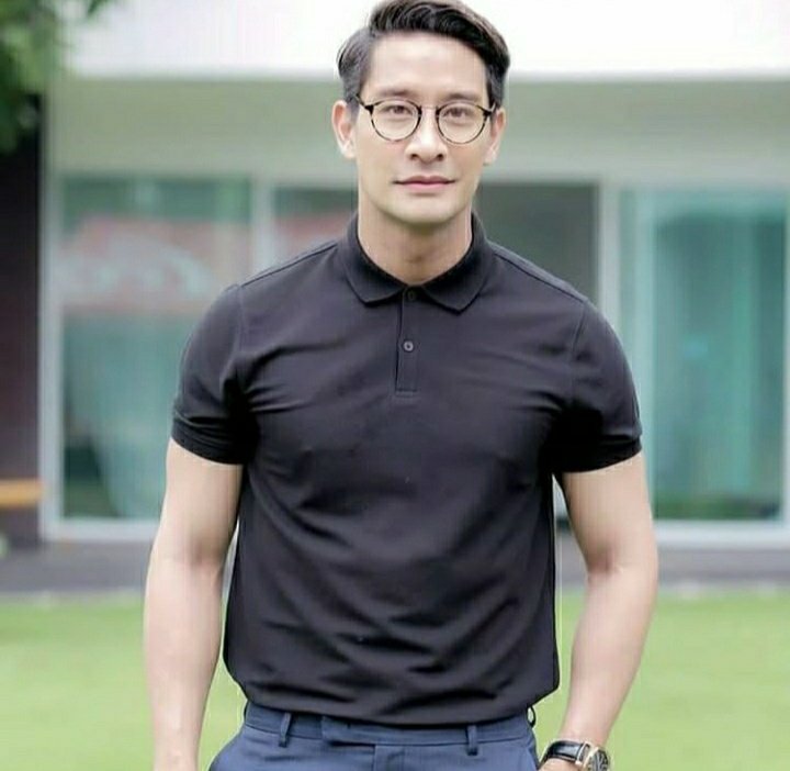 SiriCerle's tweet image. เผื่อใครไม่รู้พี่ป้องณวัฒน์เอนท์ติดKUตอนม.5 เรียนโทจุฬาจบตอน 22 และป.ตรี+โทจบเสดสาดล้วน(ไปเรียนเมืองนอกมาพัก) เคยเข้ารับราชการกระทรวงการคลังที่ทุกอาทิตย์ต้องเข้าไปเสนองานที่ทำเนียบกับพวกคณะรัฐมนตรี
"คนนี้อะของจริง"
#siris