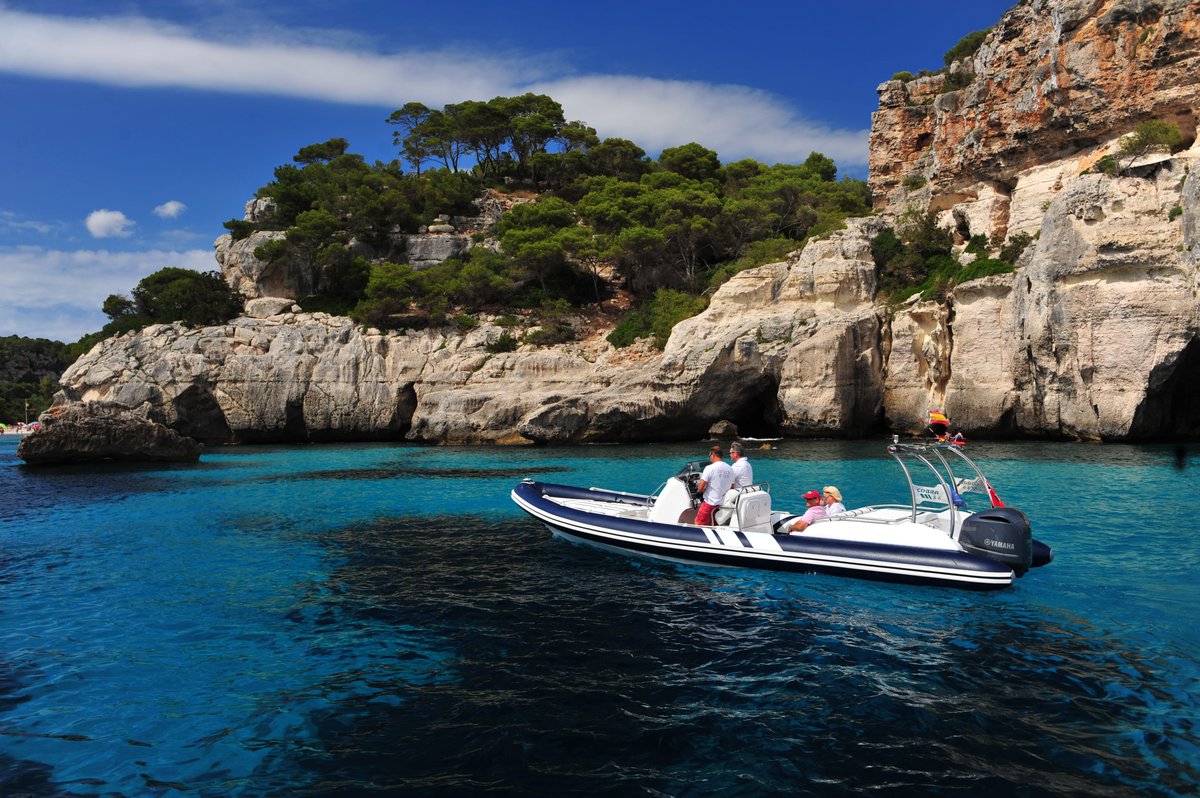 We love taking a look back at our #cobras in exotic destinations! 😍Where do you think this is? 🤔#throwbackthursday #jointheadventure