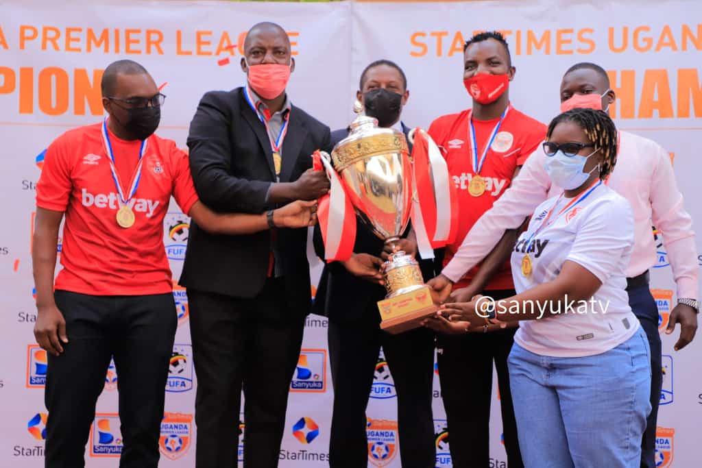 We congratulate the champions of the 2020/21 @UPL @ExpressFCUganda. You were really an  outstanding Outfit!
@mayanja32 @ArthurBoca1 @EnochLucio #GeorgeGeorge @muwanga_mathias @KAMBALEERICK8 @DShabena @LwesibawaG @MahadYayaK @FrankMachette @TheComboni 

Congratulations lads 🏆🏆🏆