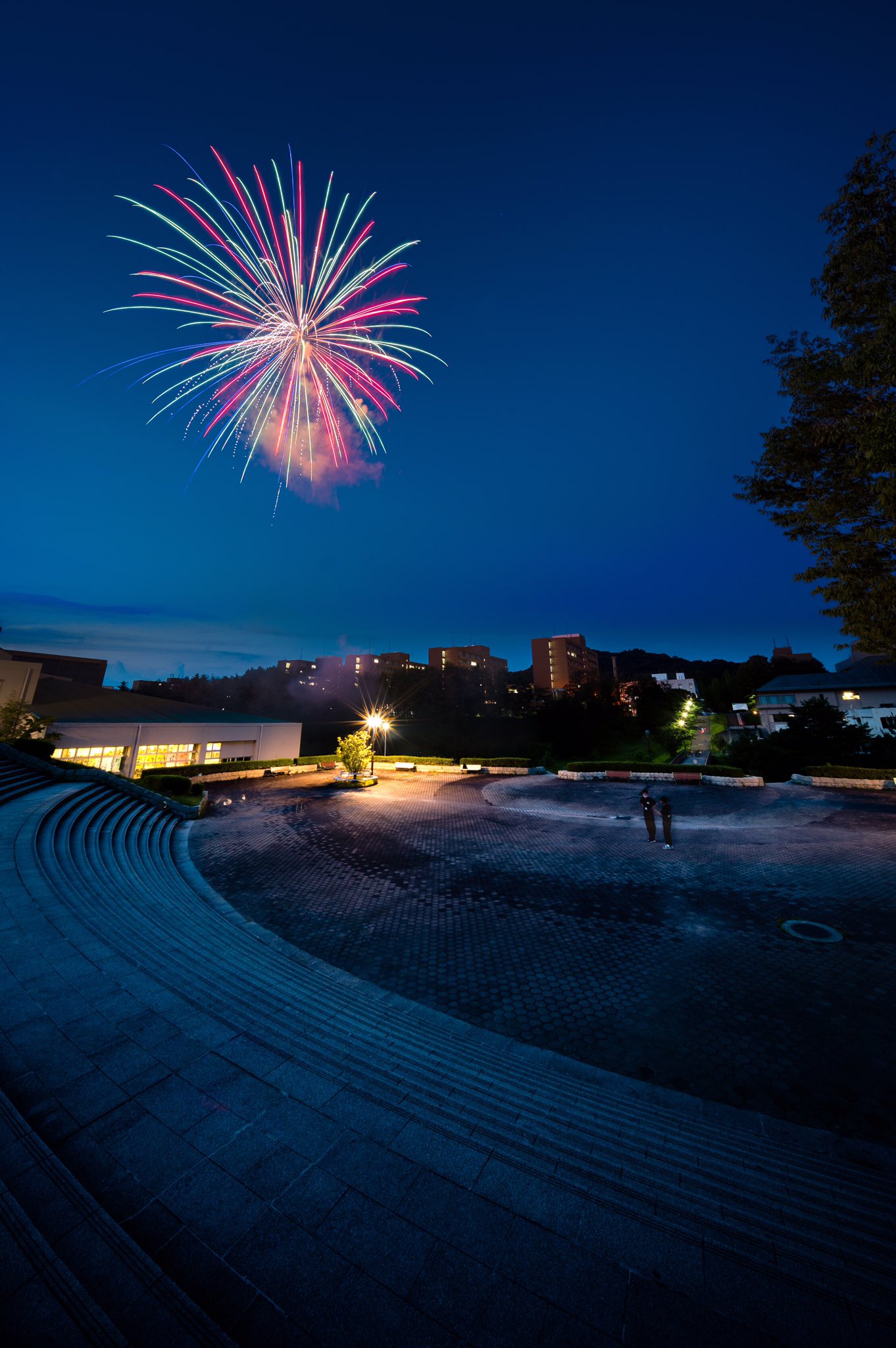 株式会社 牛尾煙火製造所 21年7月11日 日 広島大学のゆかた祭りにて 花火を上げさせていただきました 撮影 犬屋様 いつもありがとうございます 花火 打ち上げ花火 シークレット花火 広島 東広島 西条 広島花火 Fireworks 牛尾煙火 牛尾煙火 株式会社 牛尾煙火製造所 21年7月11日 日 広島大学のゆかた祭りにて 花火を上げさせていただきました 撮影 犬屋様 いつもありがとうございます 花火 打ち上げ花火 シークレット花火 広島 東広島 西条 広島花火 Fireworks 牛尾煙火 牛尾煙火