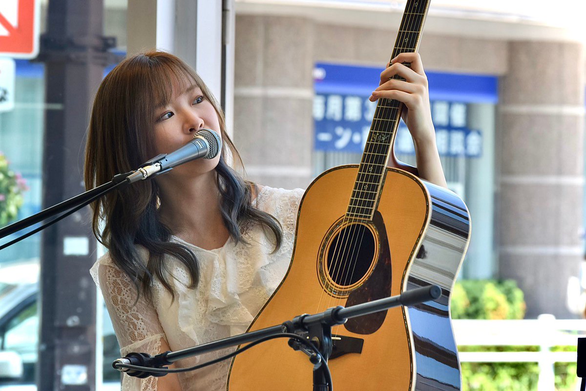 sevenana0215's tweet photo. 7/11(日)『#YAMAHA #アコースティックライブ』ありがとうございました！😆
5種類のアコギを使わせて頂き、
中でも...憧れの #LL86 を演奏させて頂いたこと...感無量です🎤
私はやっぱり音楽が、歌う事が大好きだと改めて感じた日でした。

詳しくはブログに↓
https://t.co/xcUiM4kmz7 https://t.co/qfNh8XyPpn