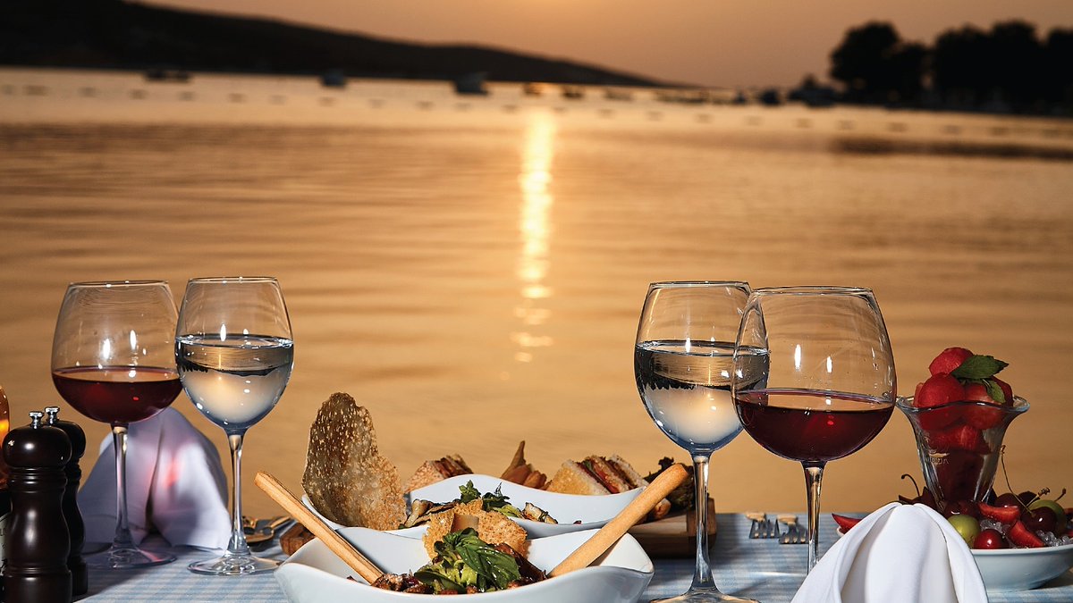 mwphokaiaresort's tweet photo. Güzel bir günün sonu.
~
End of a beautiful day.
~
#mwphokaia #MarkWarnerHolidays #Izmir #Foca #Hotel #Beach #Sunset #WindSurf #England #UK #Phokaia #SummerHoliday #summer2021 #Holiday #SummerVibes #Vacation #Turkey #mavibayrak #safetourism #güvenliturizm #tripadvisor #otelpuan https://t.co/9eb2qA5QGZ