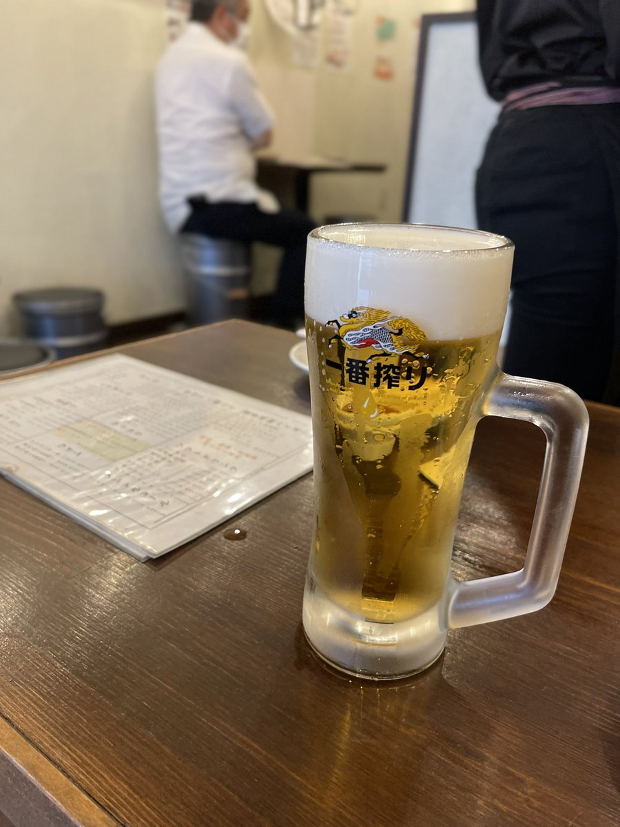mattarinn's tweet photo. ビールジョッキが汗をかく💦 https://t.co/sujAlorpIB