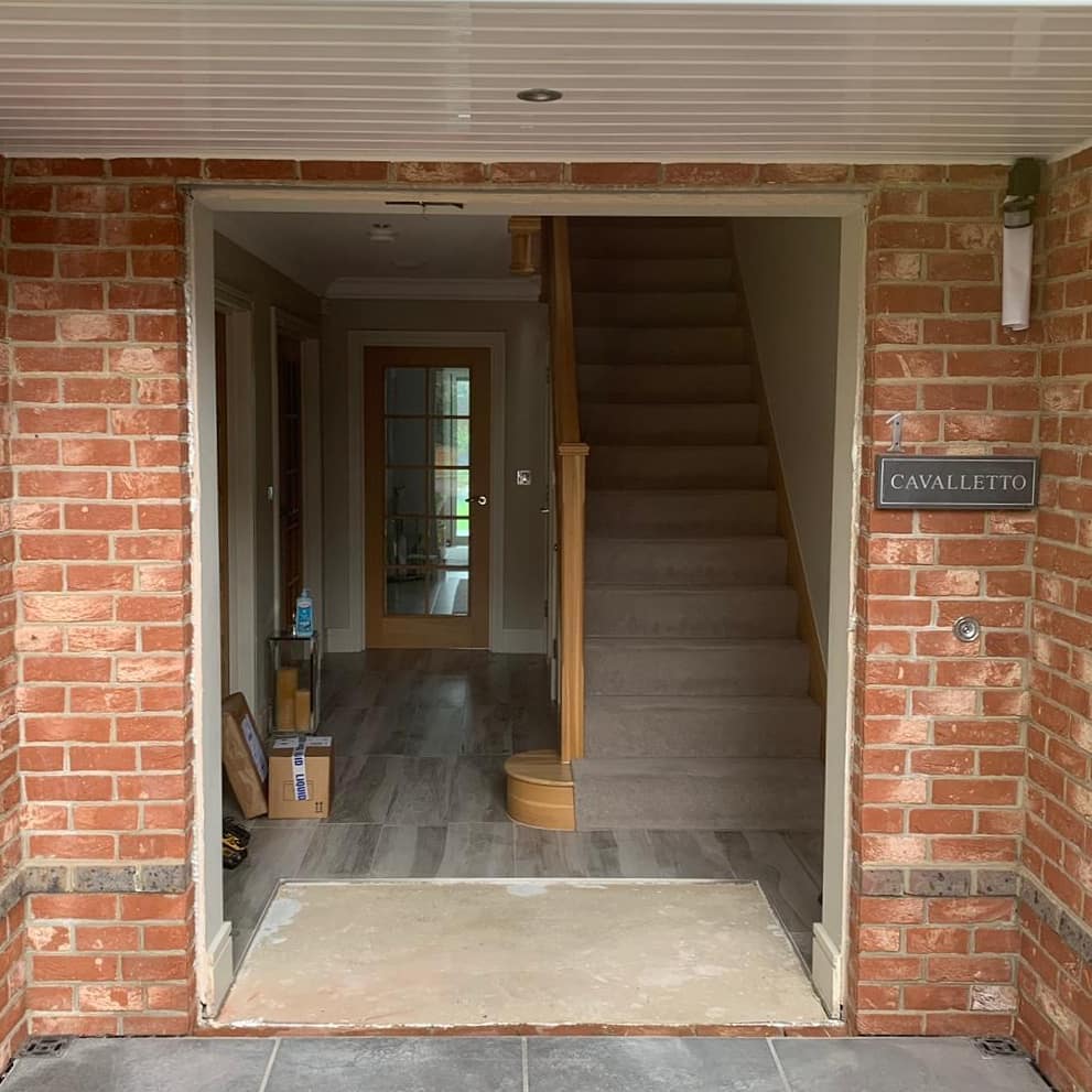 bifoldfactory's tweet photo. We replaced this wooden door with a @schueco 75si ADS door system.  This doors meets both style and security requirements and we love the way it turned out.

Feel free to contact us via DM or all the links are in the bio #installers #skill #glass #bifolddoorfactory #bifolds https://t.co/xP83tapDga