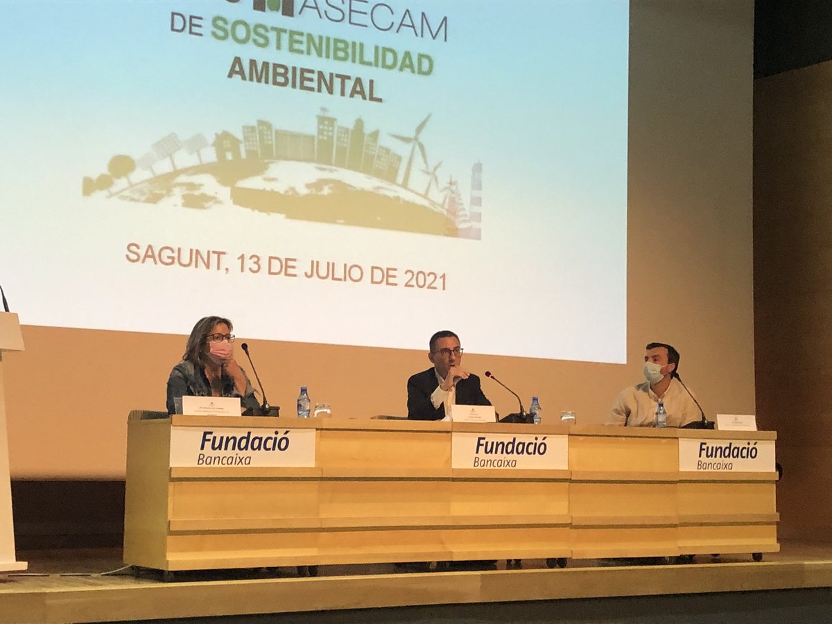 ASECAM1's tweet photo. Continuamos con la mesa de Economia Circular con Montserrat Ambrós, gerente de @aebufalvent, y Josep Rosell, técnico de economía circular de @simbiosy, moderada por Roger Marqués, líder del GT de Economía Circular del Foro ASECAM #asecamnopara https://t.co/b4Eo2vixqG