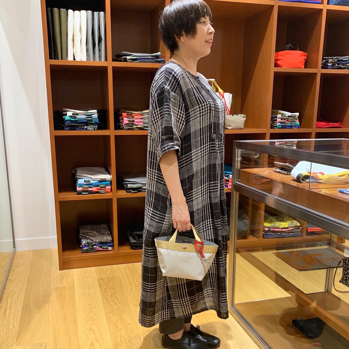 Herve_Chapelier's tweet photo. 【日本橋】
2021.7.13(TUE)🌤
・
🟨日本橋店限定商品🟨
マスティック×ゴールド×ブラン

ワンポイントにストラップと
合わせても素敵ですよ🌻✨

▶︎#701CB (Sサイズ) 
¥26,070(tax in)

◀︎#707CB (Mサイズ) 
¥35,640(tax in)

#1660L レザーストラップ
¥26,400(tax in) https://t.co/sxHRnBOy43