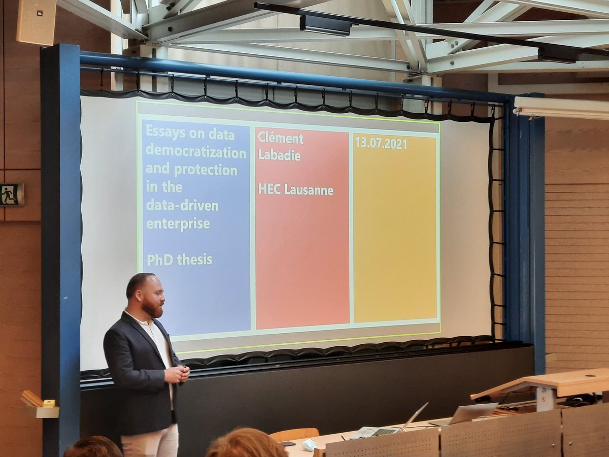 So happy to be <a href="/unil/">Université de Lausanne</a> today to ear the PhD thesis defense of my brother in law @cllabadie.
Very proud of him.
#notsuretounderstand 😉