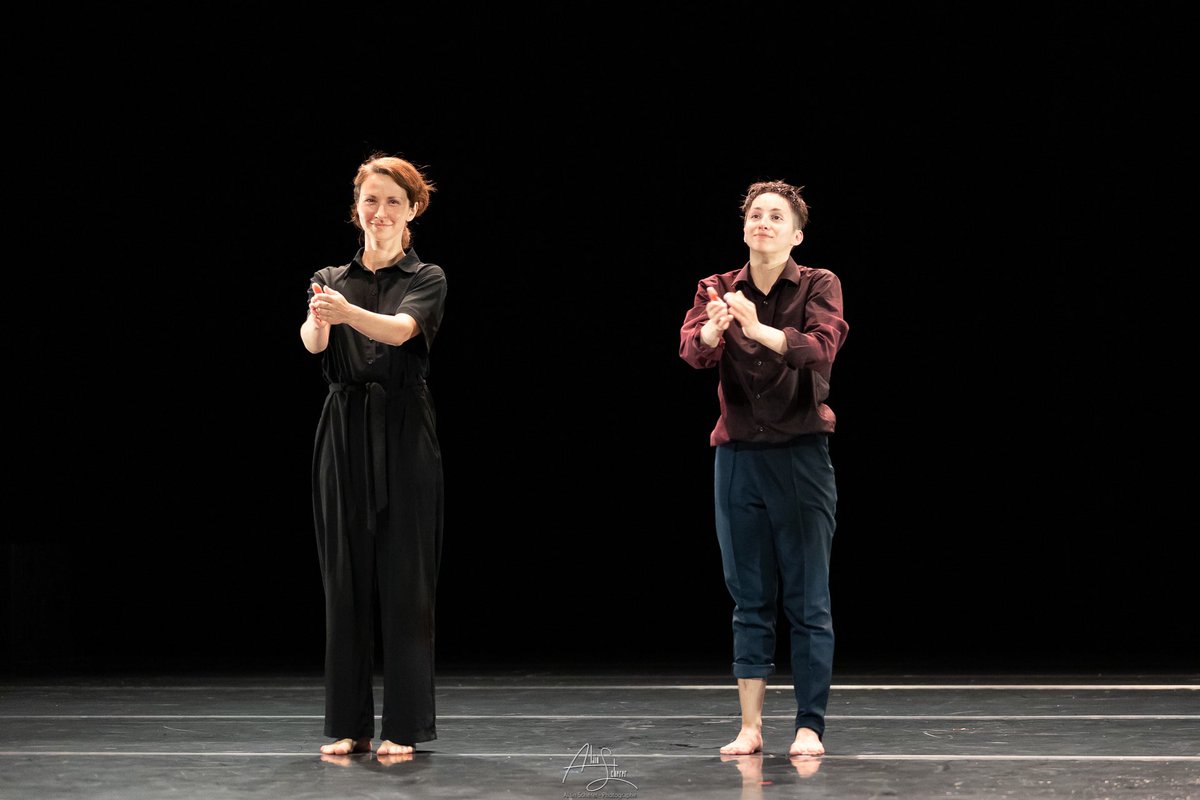 CieAutreMina's tweet photo. 📸Retour en images de la rencontre avec les artistes du programme B | Triptyque.Autoportrait &amp; AkhmatModi 

Un moment de partages &amp; d’échanges entre les artistes russes et le public en bord plateau! 

On se retrouve ce soir à 20h pour le programme A au @domainedo

📞0 800 200 165 https://t.co/0SLBeZvBTQ