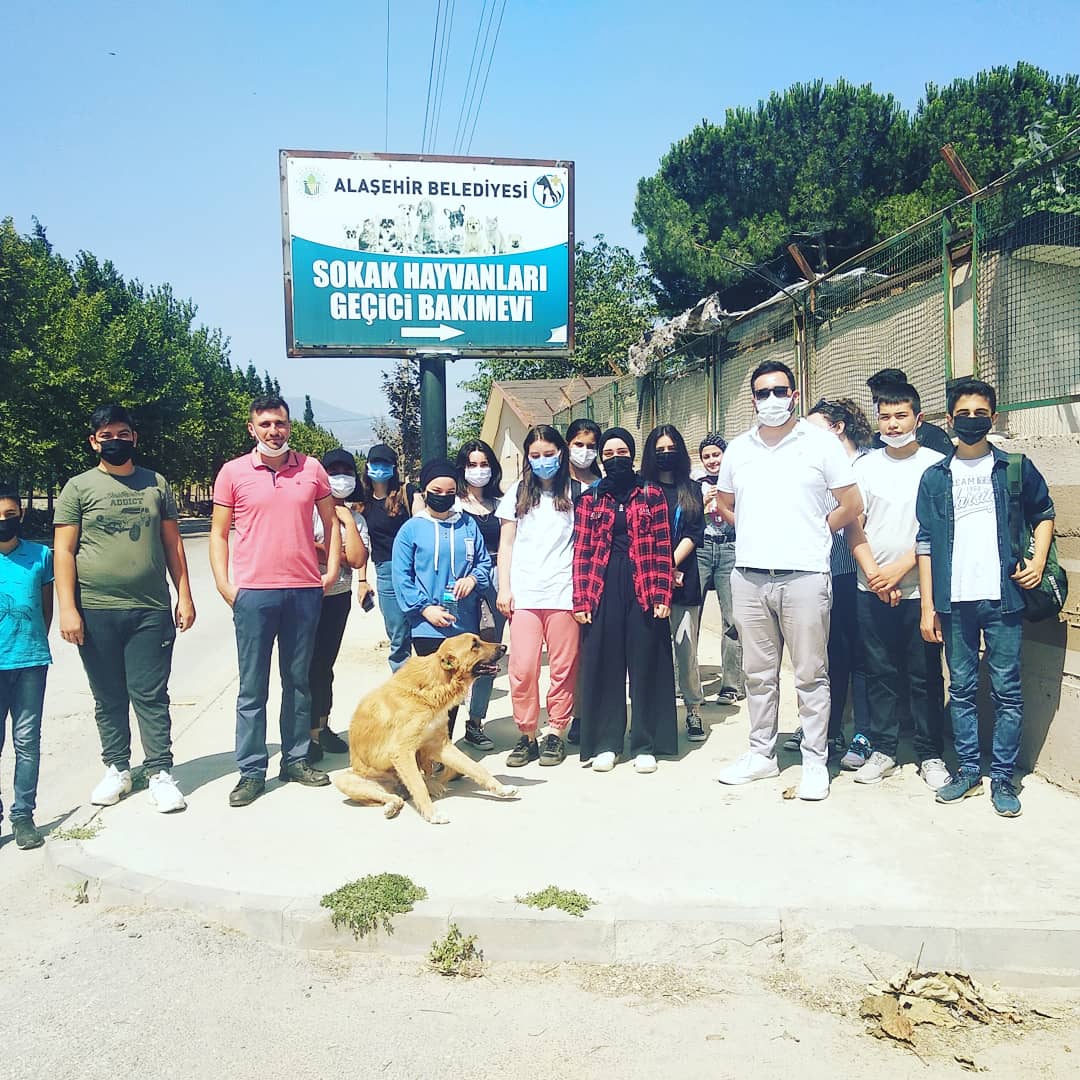 kocakbey45's tweet photo. #Telafidebendevarım kapsamında Barınak ziyareti düzenledik. Öğrencilerimize sokak hayvanlarının yaşamını anlattık ve canlarımız için neler yapabiliriz bilgiler aldık.
@ziyaselcuk
@mdikici45
@gunes4545
@alasehirmem
@alasehirataturk
@zekibey4545
@abdullahucgun33 
@yasemor_yasemin https://t.co/SDB6yvVChH