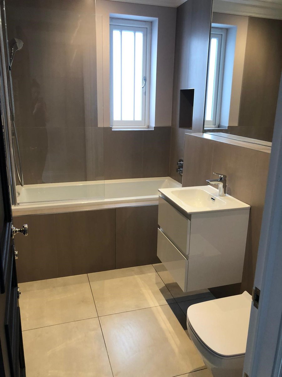 MurphyServices1's tweet photo. Builders Clean to a new build house in Englefield Green, Surrey for @WindsorHomes #buildersclean #sparkleclean https://t.co/b0k74ax9by