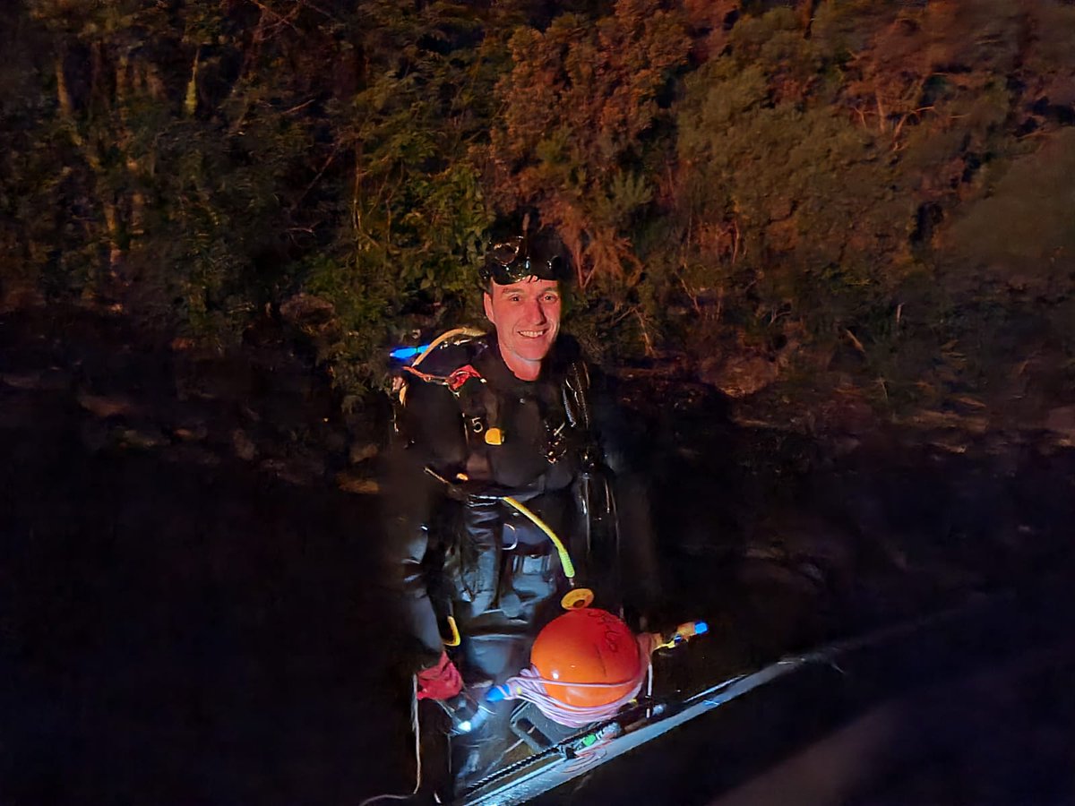 ArmydiverRE's tweet photo. Divers from @Kinloss_Bks, @32EngrRegt &amp; @71_Engr_Regt  completed the mammoth task, Fort Augustus to Inverness. Sub surface navigation Ex HARDNESS FIN between
1510Hrs Wed 7th - 0030Hrs Fri 9th July. No sighting of 🐉. @53FdSqn @34Squadron  @60Sqn @Proud_Sappers https://t.co/IwteSydcDD