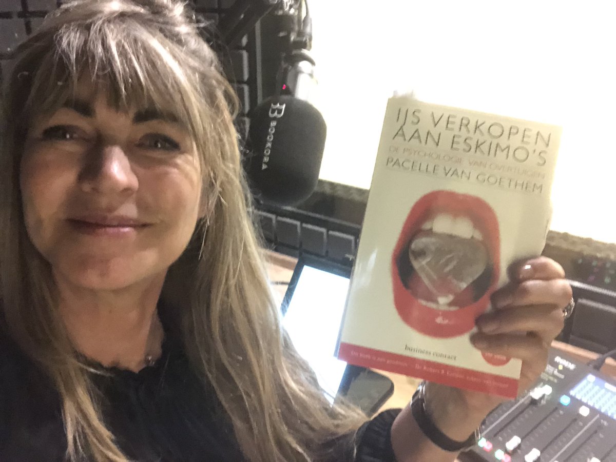 De hoogste tijd!!! In de studio om IJs in te spreken als audioboek ❄️💋Dank Timo, Suzan en Koen  <a href="/AudioBookFans/">AudioBookFans</a> <a href="/AtlasContact/">AtlasContact</a> <a href="/Businessboek/">Business Contact</a> #ijsverkopenaaneskimos