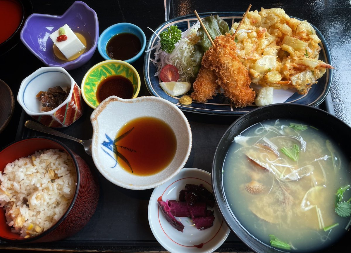 ちかい ひろき The Coffee やっと 宝家 さんに行けました 木更津はアサリが名産 ブラタモリ でタモリさんも召し上がったという あさり御膳 をいただきました かき揚げと串揚げを半分ずついただけるのも嬉しいです あさり料理を堪能できます 入店