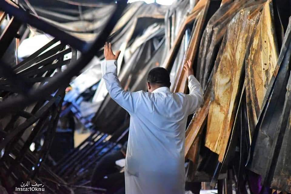 ali_kB_1's tweet photo. إيها العالم 
هناك من يبحث عن بقايا إهلهم ومحبيهم بين الرفات ...
#مستشفى_الناصرية 
#ذي_قار_تحترق 
#مستشفى_العزل https://t.co/6FeP1NCbsy