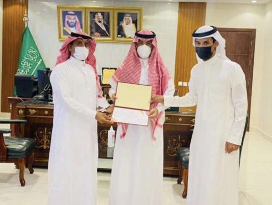 بمكتب سعادة محافظ طبرجل
الأستاذ : نادر العتيبي 
تم صباح هذا اليوم تكريم الأستاذ غانم الشراري رئيس لجنة الثقافة والفنون بطبرجل من قِبل المشرف العام على مهرجان نلتقي بالقريات الأستاذ أحمد الشراري رئيس لجنة الثقافة والفنون بالقريات وذلك بعد المشاركة بالمهرجان ضمن الجهات المشاركة .