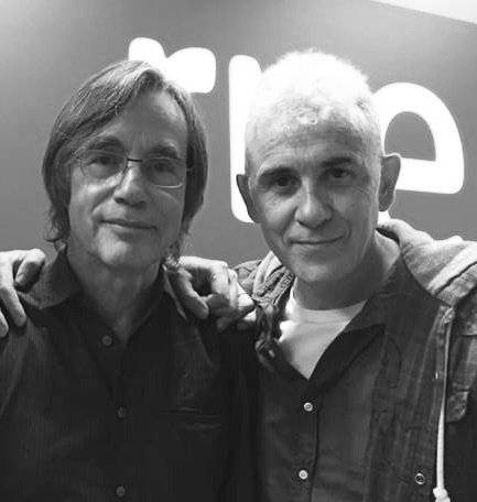 santiagoalcanda's tweet photo. #JacksonBrowneConnection Hoy conectamos con @JacksonBrowne en su casa de Los Ángeles para una entrevista + acústico con motivo de su 15⁰ disco Downhill From Everywhere que saldrá el próximo 23 de julio. Gracias especiales a @kurrycache @ComoLoOyes_R3 @PodcastRadio3 https://t.co/BQ0GbshKuc