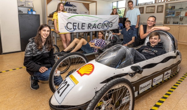 depeperbus's tweet image. Scholieren bouwen elektrische auto. 'Het is bijzonder dat we meedoen' #Zwolle -  peperbus.nl/nieuws/algemee…