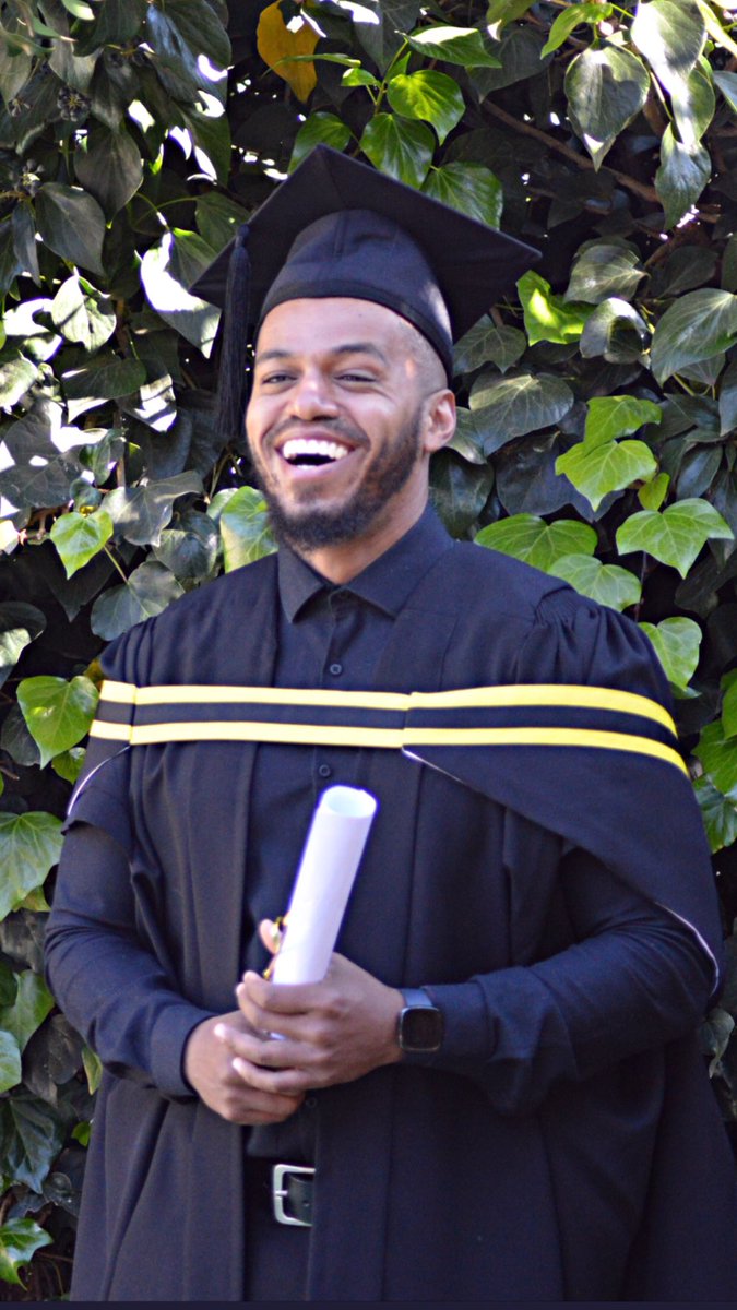 Cedric_a_fourie's tweet image. A whole UCT graduate 👨‍🎓