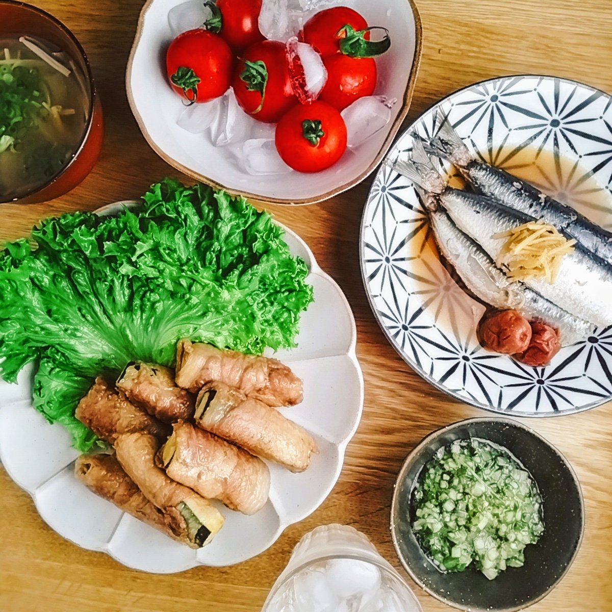 今日の夕ごはん🍴
・ズッキーニの肉巻き
・イワシの梅煮
・だし
・冷やしトマト
魚の盛り付けの向きが逆でした🙃
#おうちごはん #料理好きな人と繋がりたい