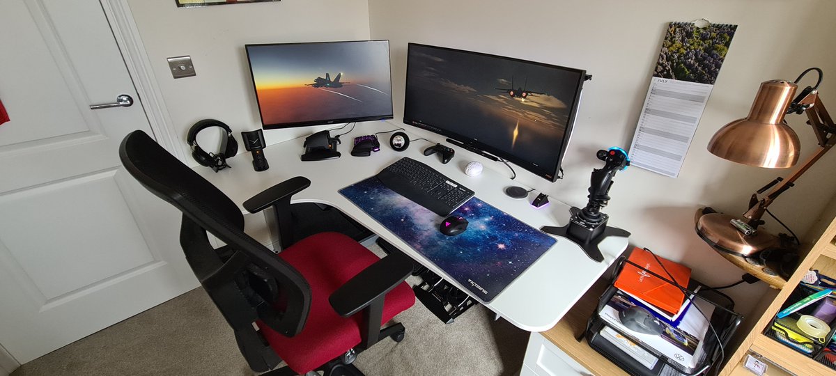 Moonfly1980's tweet photo. @JayzTwoCents feel free to rate my setup, which doubles as a working office. https://t.co/IQkygqJzaz