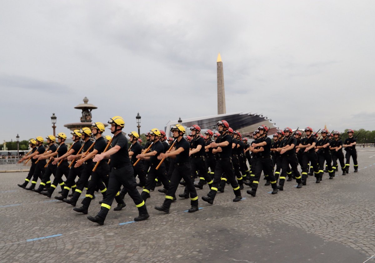 riisc_7's tweet image. [Répétitions #14juillet 🇫🇷] Nos fiers #sapeurssauveteurs de l’#UIISC7 s’entraînent sur la plus belle avenue du monde. Rendez-vous demain matin 8h00 sur TF1 et FR2. 🤗