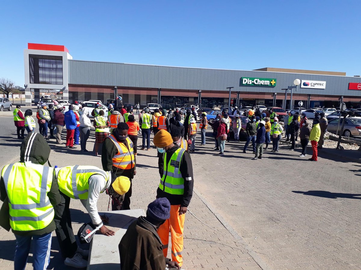 LMagagane's tweet image. MegaCity in Mahikeng North-West opened, members of the community came in numbers to protect their jobs and shops. #looting #ProtectSouthAfrica #Sandton
