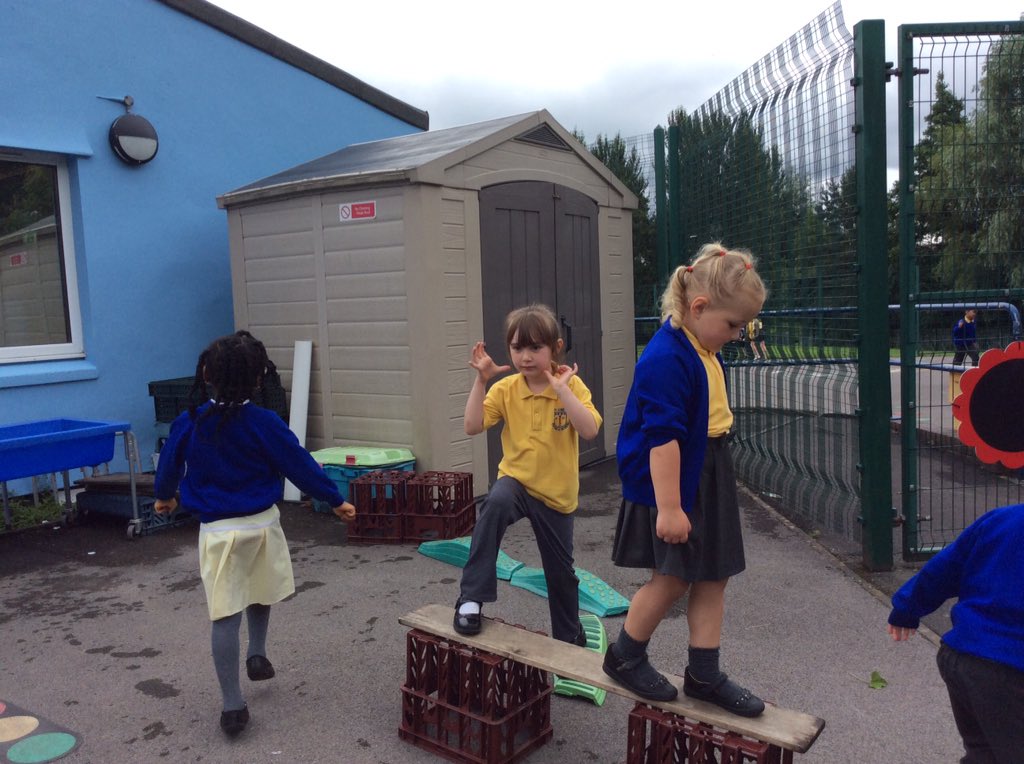 stlukesrec's tweet photo. Outdoor obstacle course fun! https://t.co/jURgU8fobM