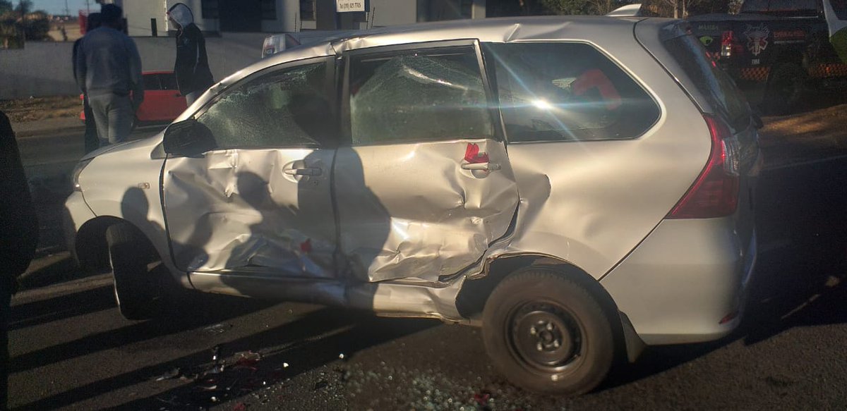 EMER_G_MED's tweet image. 《Marlboro Gardens》#TM04 responded to a collision on Marlboro and North Way. One patient with mild injuries went to hospital privately. @GTP_Traffstats @_ArriveAlive @EWNTraffic @News24 @IOL #whensecondscount