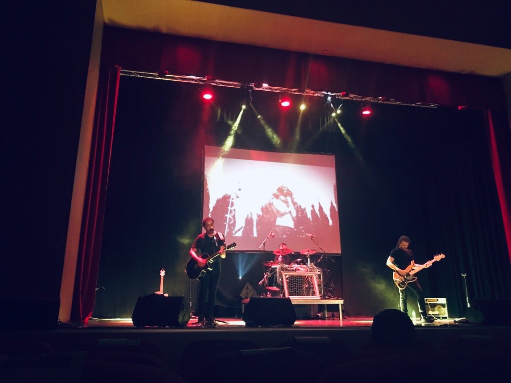 Y 17 meses después... esa misma sensación.
¡GRACIAS por seguir impulsándonos Allende! 
'ALLENDE en concierto' (#TeatroCervantes, #CastroDelRío, 10 de Julio de 2021)