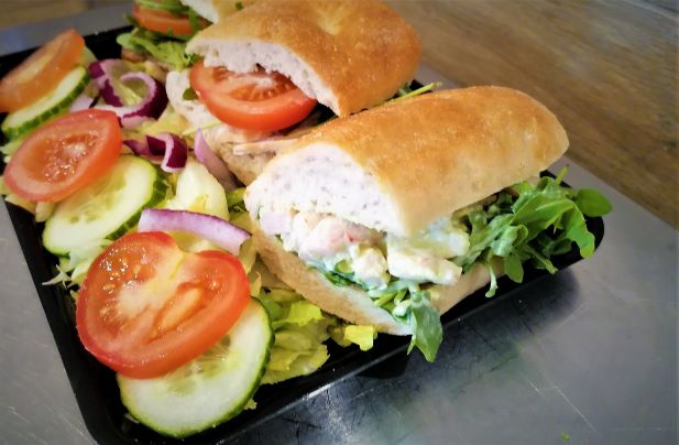 EdwardsofConwy's tweet photo. Hot Food Today /Bwyd Poeth Heddiw
Roast Pork & Stuffing Bap, Memphis BBQ Beef Burger Bap, Pork & Garlic or Pork & Chive Sausage Bap, Jacket Potato with a choice of fillings.
Or we have pies, ciabattas, sausage rolls....
#nearlylunchtime #EdwardsOfConwy https://t.co/hYIzugRYdM