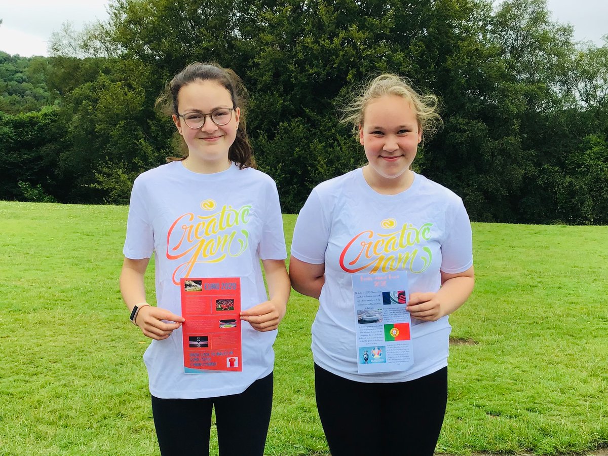 ysgol_y_dderi's tweet photo. Llwyddiant i Lili a Leah yng nghystadleuaeth 'Creu Ffeithlun' @dom_traynor #digidom #creativejam #sgiliaudigidol #campus 🏴󠁧󠁢󠁷󠁬󠁳󠁿⚽️👩‍💻🤩👏 https://t.co/Z4MczK8eR7