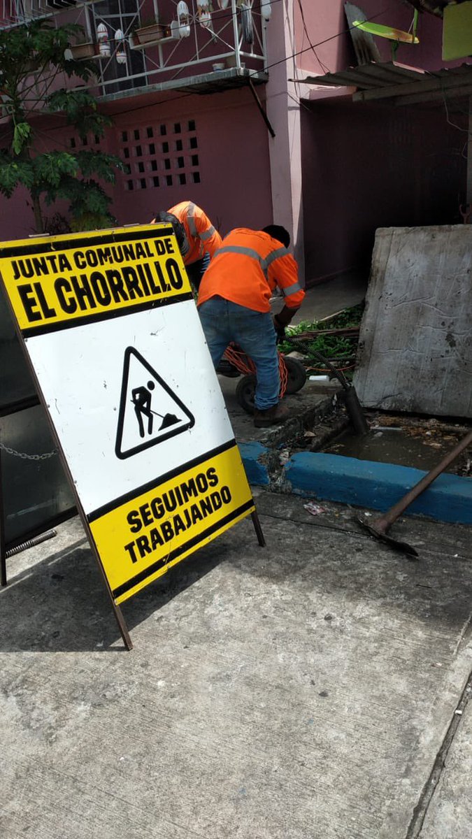 jcelchorrillo's tweet photo. En días pasados, se realizó destapes de alcantarillas en el Lirio 6, ubicado en calle 23; logrando así resolver el llamado de los residentes.

El trabajo de destapes es difícil y arriesgado, pero contamos con toda la disposición de solucionar las necesidades de la comunidad. https://t.co/8sagZM58UK