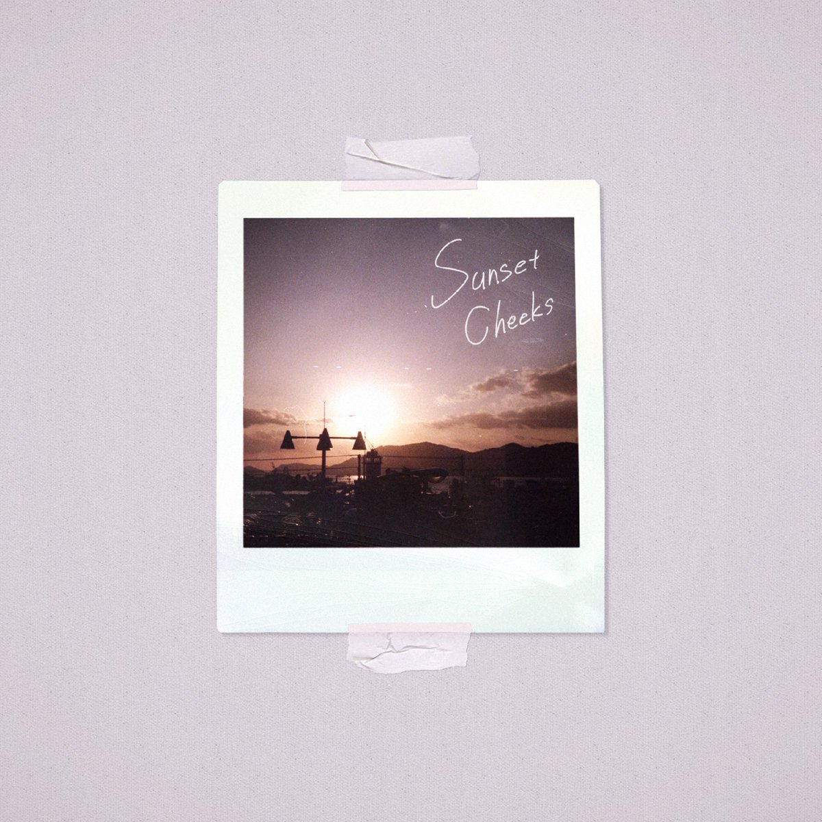 d_s_d_c_'s tweet photo. 【💿New Release💿】

ついに本日7/14(Wed)
『SUNSET CHEEKS feat. Michael Kaneko〔@michael_kaneko〕』
リリースです！

下記URLから様々な配信サイトにも飛べますので是非ご活用ください！🌴
→〔https://t.co/wCVk4jNau8〕

ジャケットデザイン
→〔@datdatstick〕 https://t.co/slxPxs6uVH