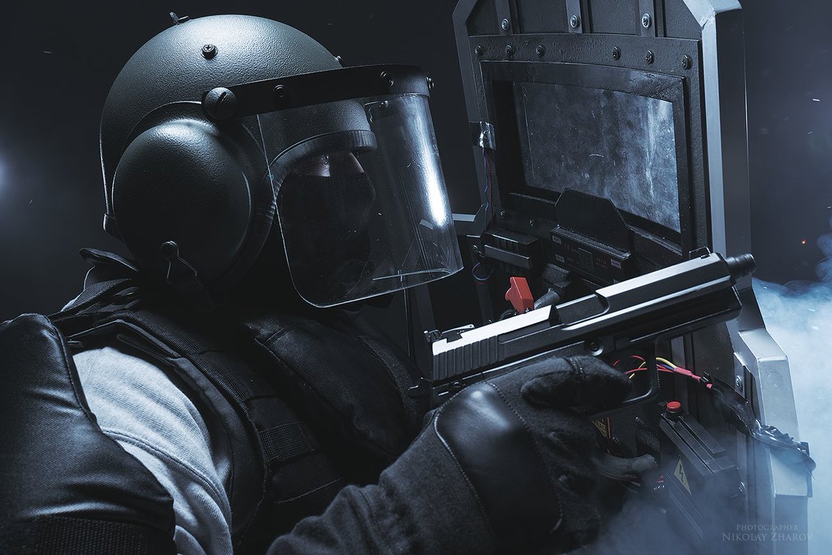 Troxx_cosplay's tweet photo. G52 tactical shield combined with agressive play leaves those defenders no chance!

Blitz cosplay by me
📸 @nikolay_zharov 
@Rainbow6Game @Ubisoft 
@RainbowSixDE 
#Siegechampions #RainbowSixSiege #Blitz https://t.co/TzgwpI4SSF