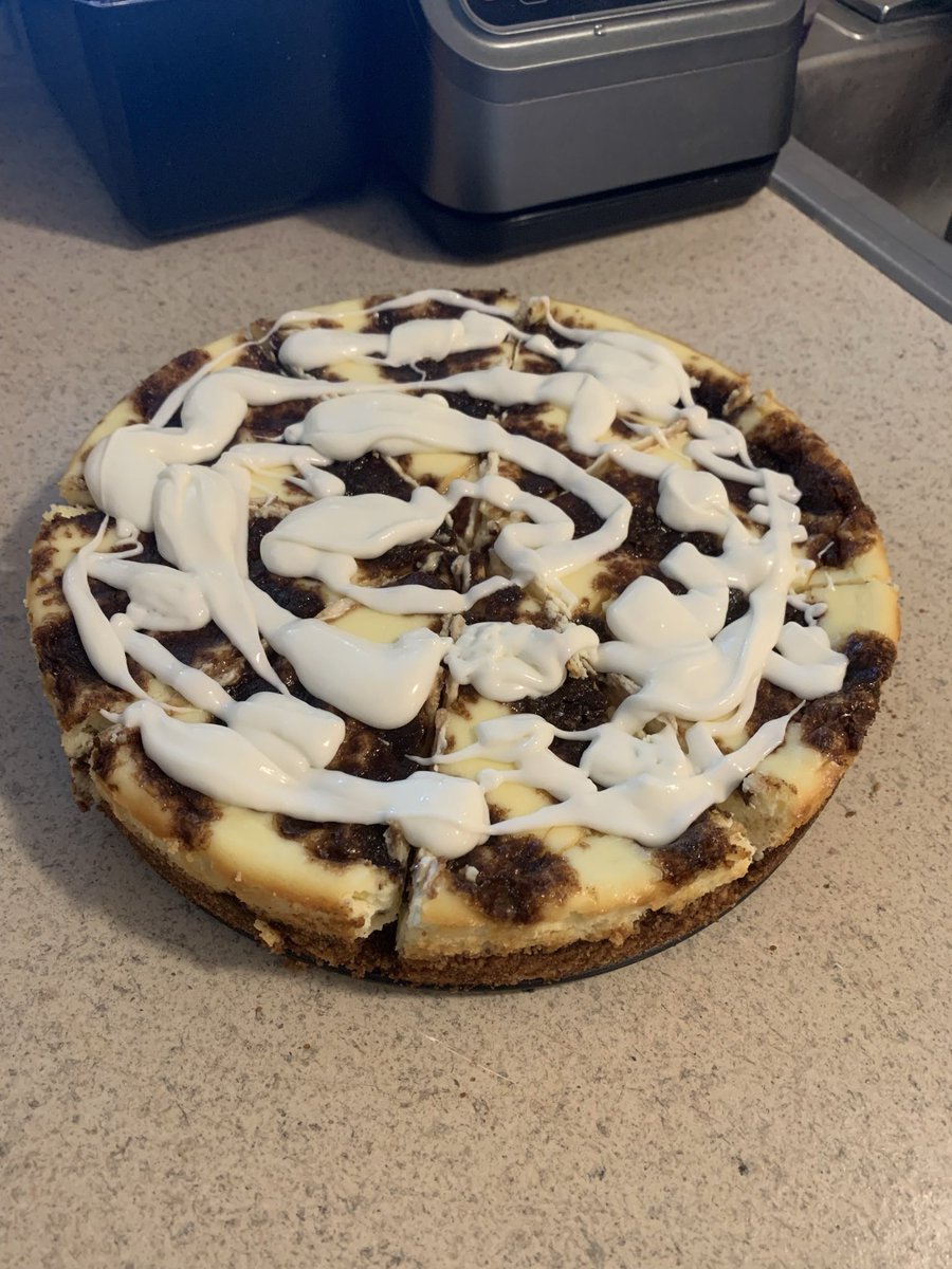 pudding_royal's tweet photo. Our three cheesecakes for the week are strawberry shortcake, cinnamon roll and peach cobbler https://t.co/7njYmpcbZf