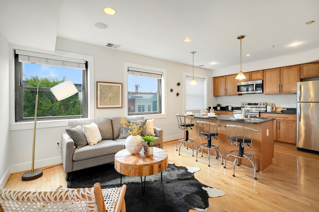 Price D R O P in Hill East, DC located in a gorgeous boutique building close to the Potomac Ave Metro Station and nearby Anacostia Riverwalk Trail.

#forsale #homegoals #realestate #eastcoastliving #homesweethome #dreamhome #mytinyatlas #cntraveler #realtor #hellofrom