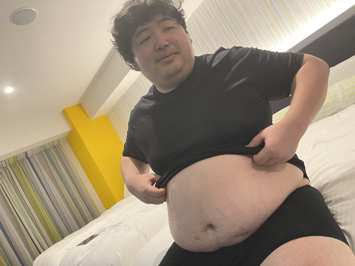 azsycs's tweet photo. 腹水と脂肪

金バエぱるぱる腹対決 https://t.co/PA2qxKr9r6