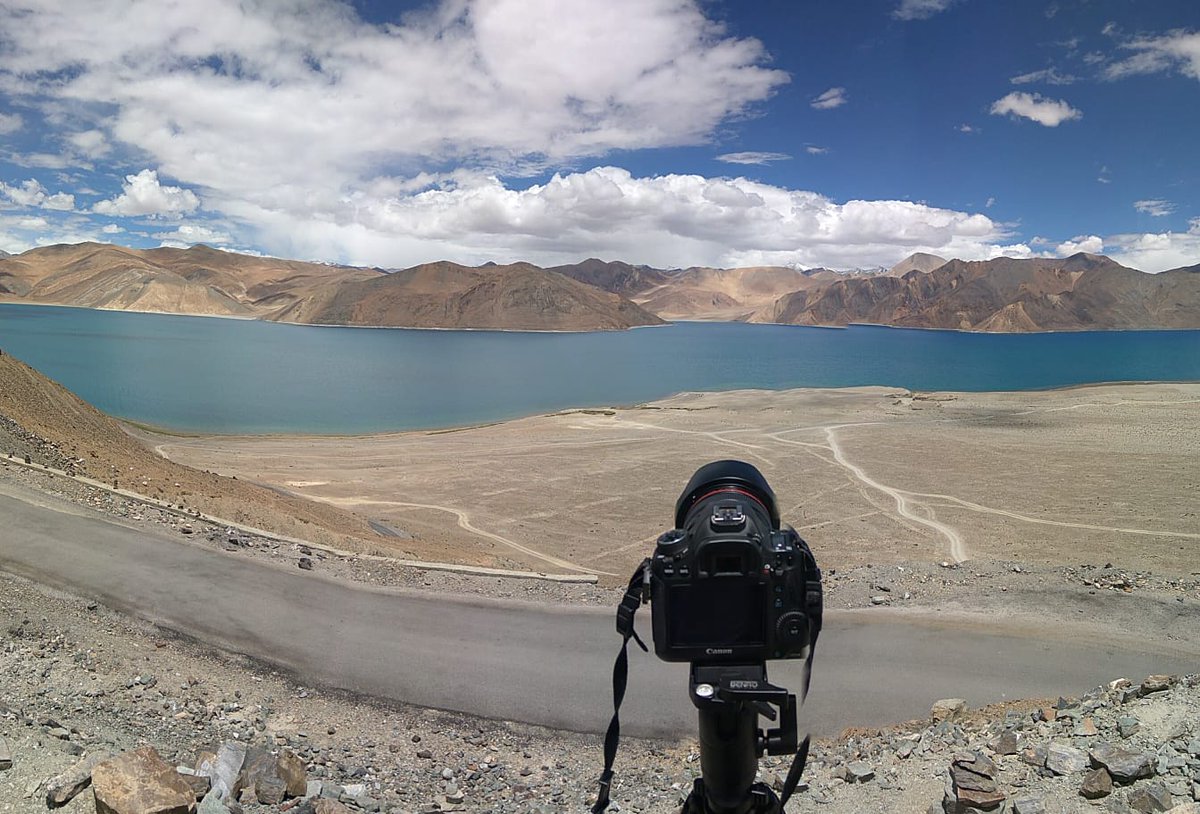 Sood_Chris's tweet photo. A shot of taking the shot at #pangong lake #Kashmir #IncredibleIndia #DekhoApnaDesh #bluetook https://t.co/sZNu9keRLP