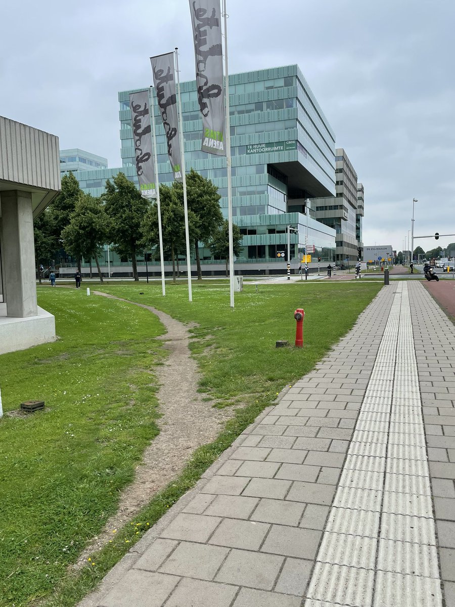 OMG I FOUND IT!! I saw a UX/UI conference slide in the wild! 

They exist 😮