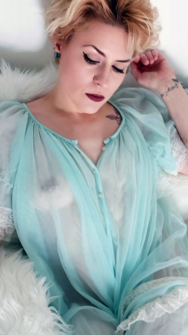 Sheer ruffled vintage things <3  Nice crop there..  #vintagelingerie #feelingflirty #maybefancy #ineedfluffyheels<a href="/tag/feelingflirty"class="tags"><span>#feelingflirty</span></a><a href="/tag/maybefancy"class="tags"><span>#maybefancy</span></a>