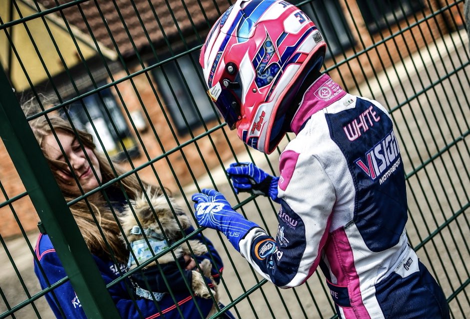 WhiteKatJess's tweet photo. Whilton Mill R4 @whiltonmill 
Team mascot Alfie brings good luck 🐾❤️🐾❤️ https://t.co/d9CpAjhcse